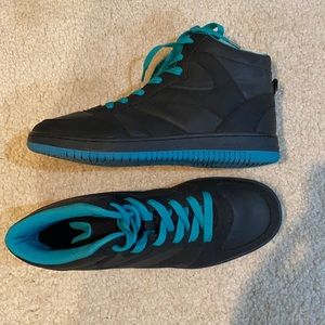 High Top Sneaker